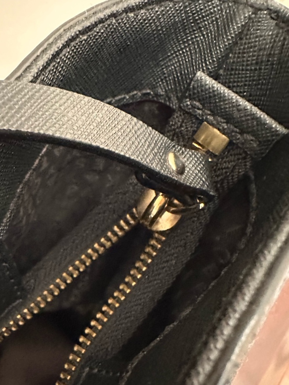 Kate Spade Newbury Lane Dally black zip close gold hardware very good condition - Picture 10 of 17